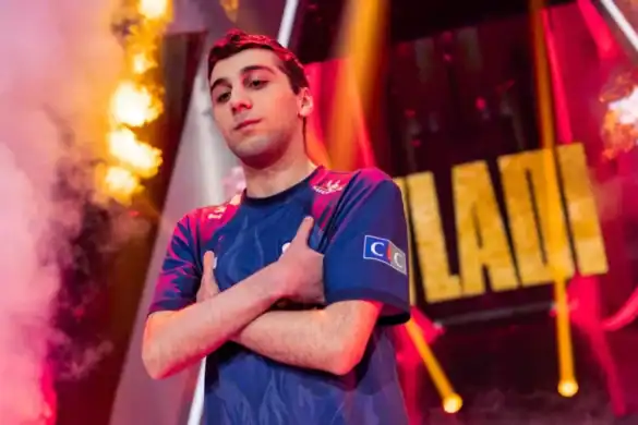 League of Legends Təcrübəsində Tarixi Rekord: Fnatic Midsayderi Vladi 5 000 LP Həddini Keçən İlk Oyunçu Oldu