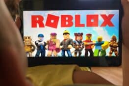 11 Yaşlı Uşaq Ailəsinin 2000 Dollarını “Roblox” Oyununa Xərclədi