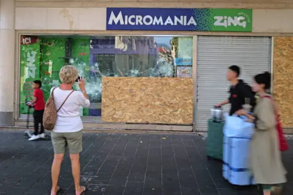 Micromania işçisi Nitsada mağazanı qarətçilərdən qorumağa çalışdı